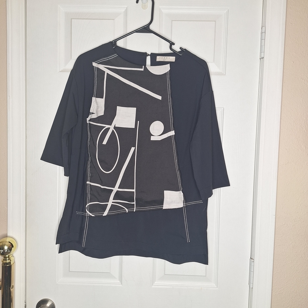 Terra Chic Black and White Graphic Blouse Size Small